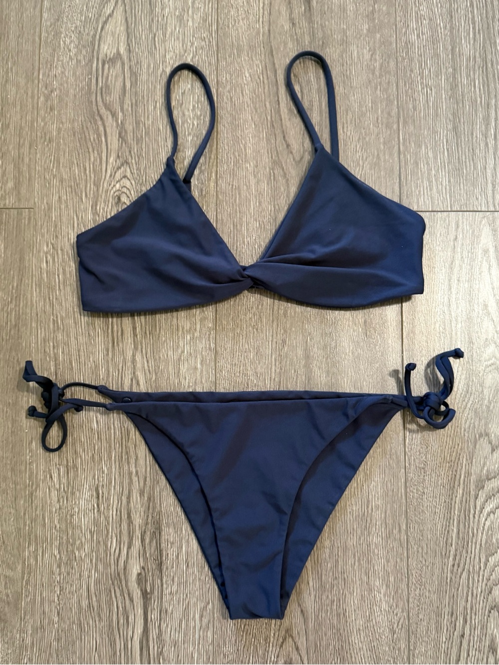 👙Like New Volcom Bikini Navy Blue Size S/M